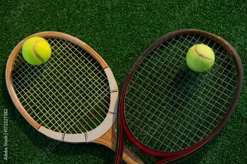 Overhead view of tennis balls on rackets © WavebreakMediaMicro