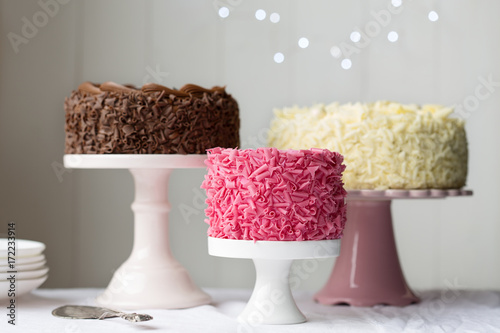 Cakes decorated with chocolate curls