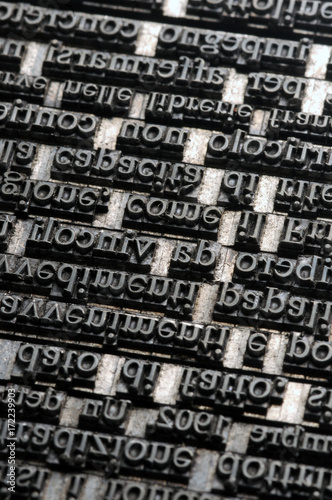 Linotip Linotype Linotipia Linotype-Setzmaschine Linotipo Linotyp machine ライノタイプ Линотип Linotype排字机 لاينوتايب