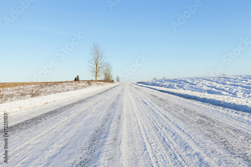 Road under the snow © rsooll