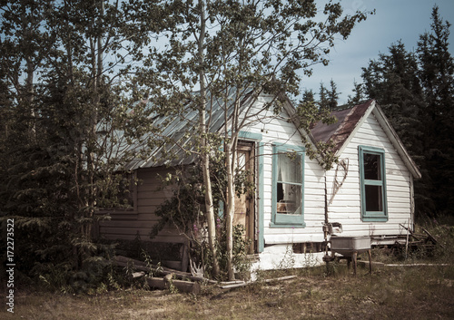 Vintage Yukon house © mscornelius
