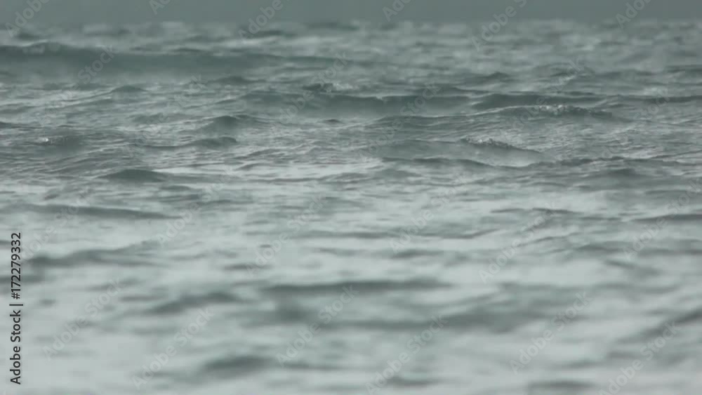 荒れた水面 荒れた水面