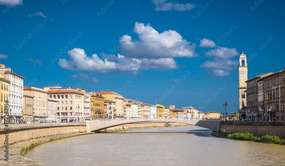 Fototapeta premium River Arno in the city of Pisa on a wonderful day