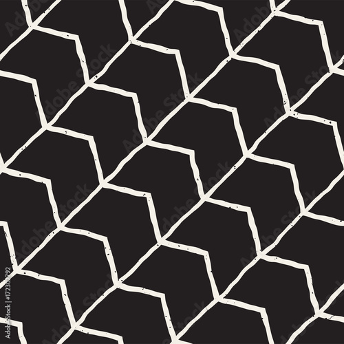 Hand drawn seamless pattern. Abstract geometric tiling background in black and white. Vector stylish doodle line lattice