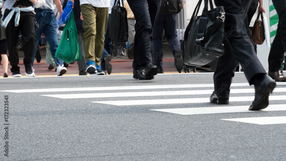 Obraz premium 群衆・歩く人・横断歩道・東京駅