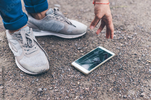 Εκτύπωση καμβά woman dropped mobile phone on the ground and smashed the screen
