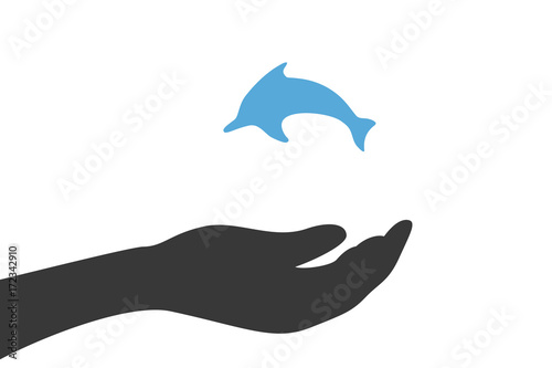 Hand hält Delfin