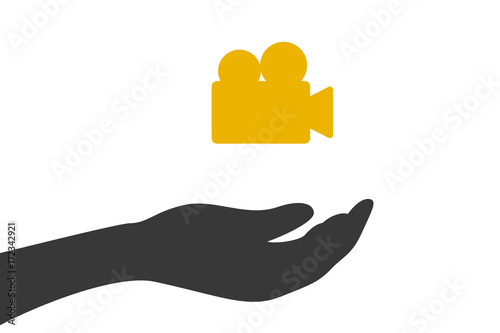 Hand hält Filmkamera
