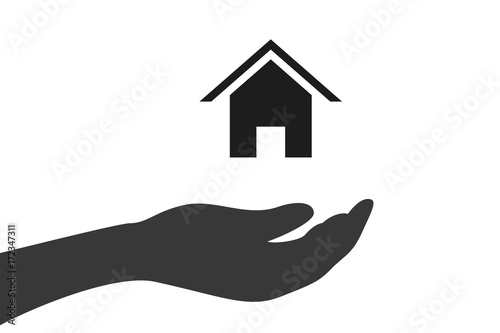 Hand hält Häuschen