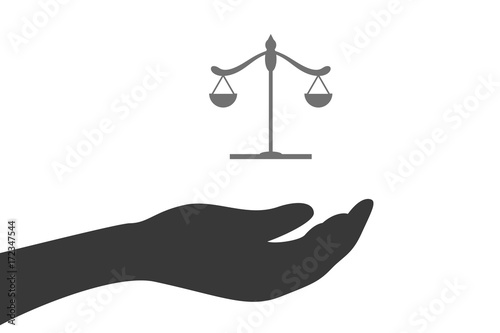 Hand hält Waage