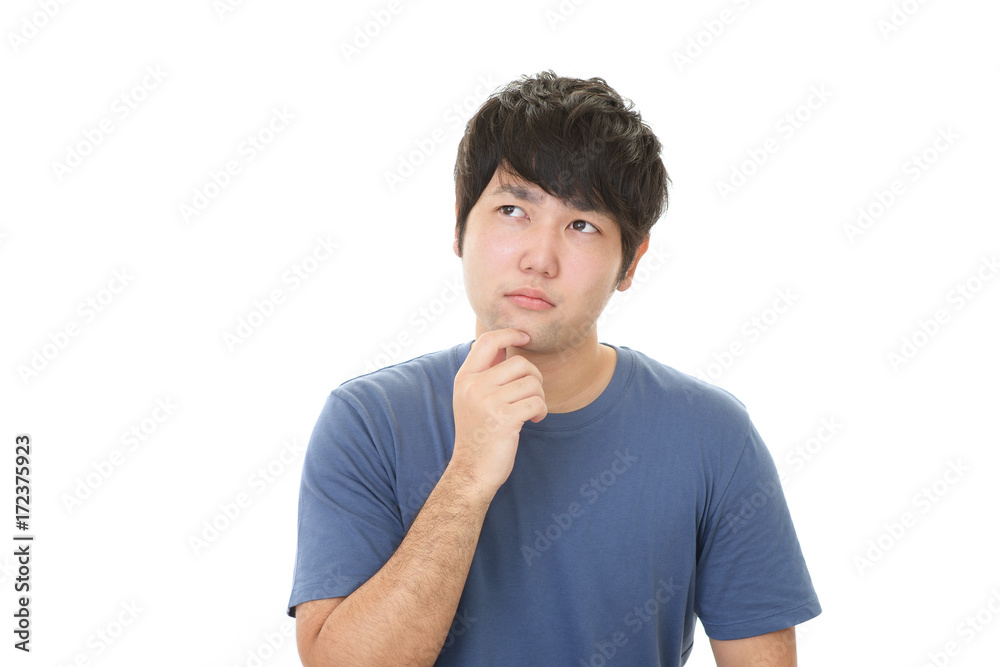 悩む男性