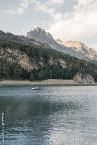 Angler auf dem Silsersee in der Schweiz