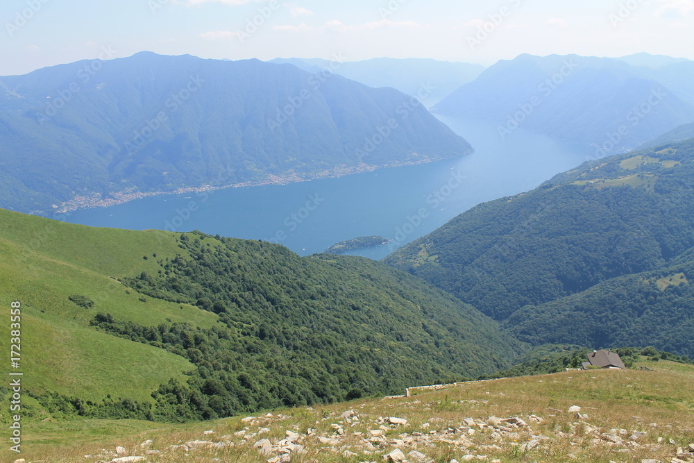 Fototapeta premium Montagne lago