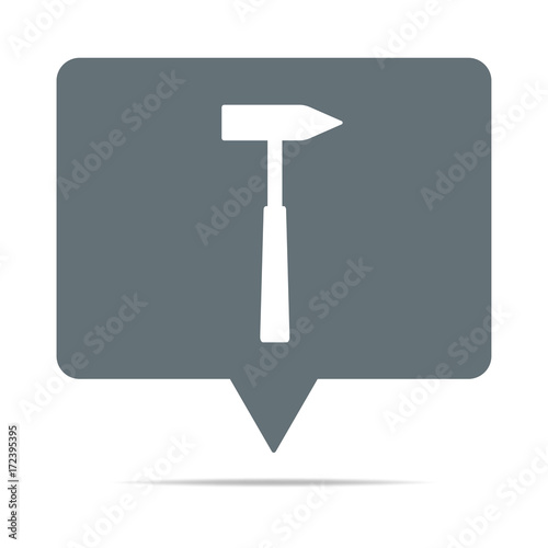 Graue Sprechblase mit Hammer