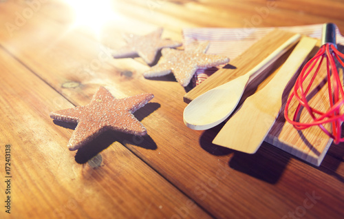 close up of gingerbread and baking kitchenware set