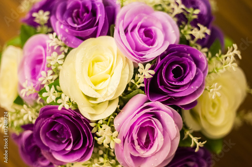 紫のバラの花束 © sky studio