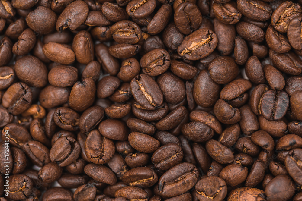 Fototapeta premium Coffee beans arranged on a table