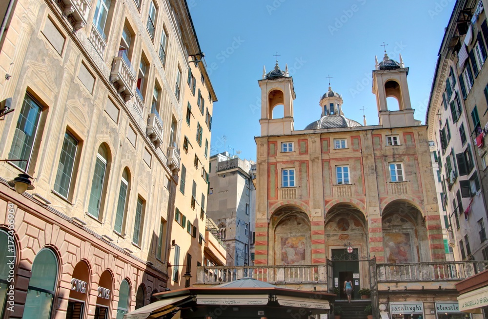 dans les rues et les églises de Gênes en Italie