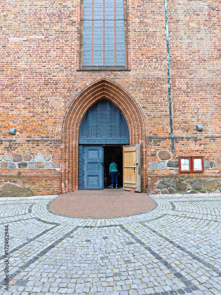 Fototapeta premium Eingangsportal der St.-Petri-Kirche