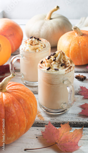 Pumpkins spice latte with pumpkins