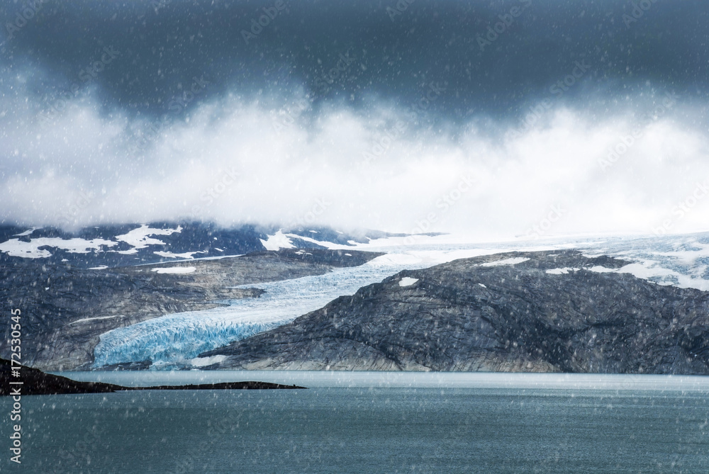 Obraz premium Norway Glacier With Mountains And Lake, Snowflakes