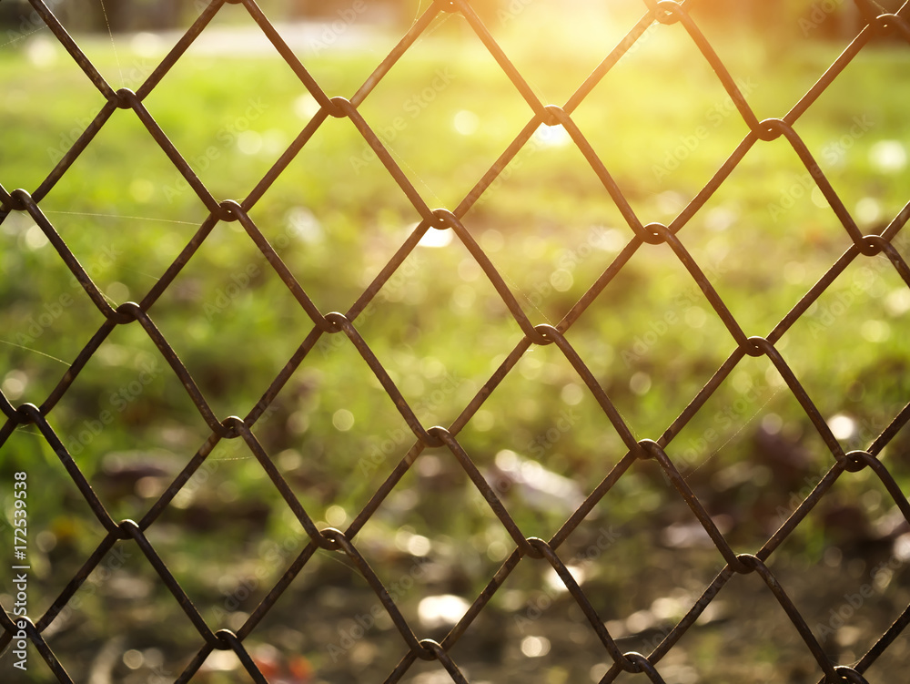 Naklejka premium Old metal fence with sunlight.