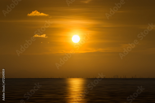 Fototapeta Naklejka Na Ścianę i Meble -  Sunset at the lake.