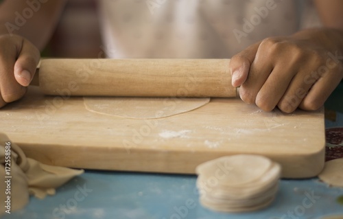 thresh flour Focus on dough and wood