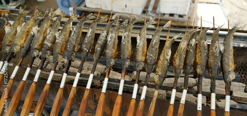 日本三大急流の球磨川で獲れる鮎の塩焼きの様子