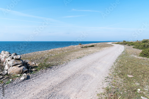 Dirt road along the coast © olandsfokus