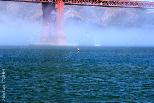 Obraz na plátne Beautiful yacht in San Francisco bay, Golden Gate bridge on the horizon