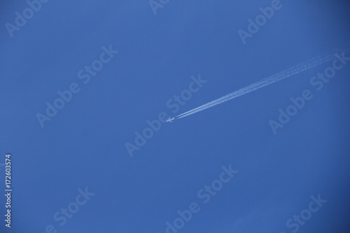 青空と飛行機雲