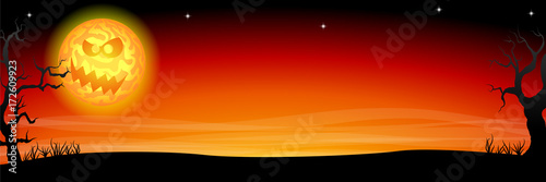 unheimlicher Halloween Hintergrund mit einem Vollmond