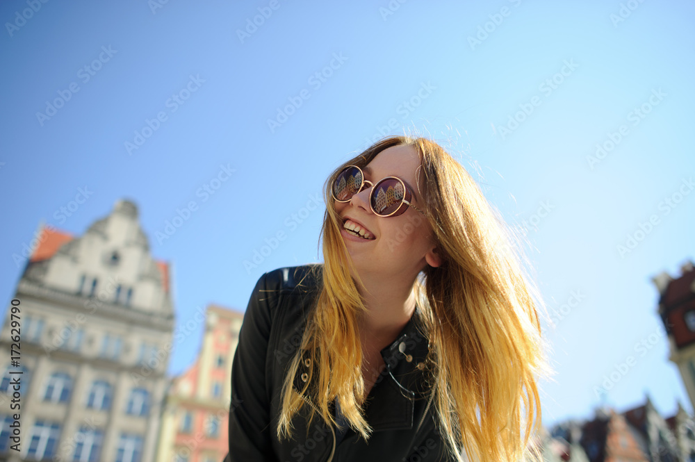 Portrait of a cheerful young girl against the backdrop of a beautiful building. Portrait of a cheerful young girl against the backdrop of a beautiful building.