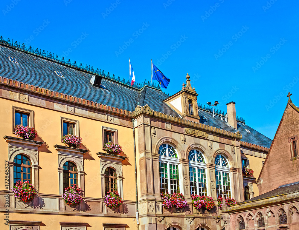 Neorenaissance-Stil malerisches Rathaus am Markplatz in Obernai, nahe Straßburg, Elsass