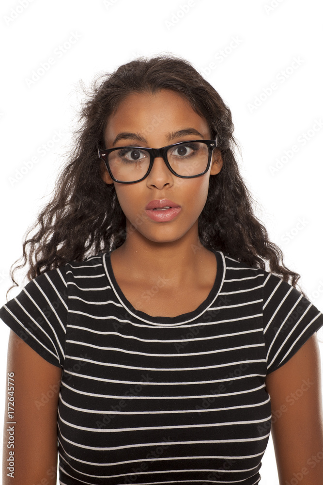 Fototapeta premium beautiful young dark skinned woman posing with eyeglasses