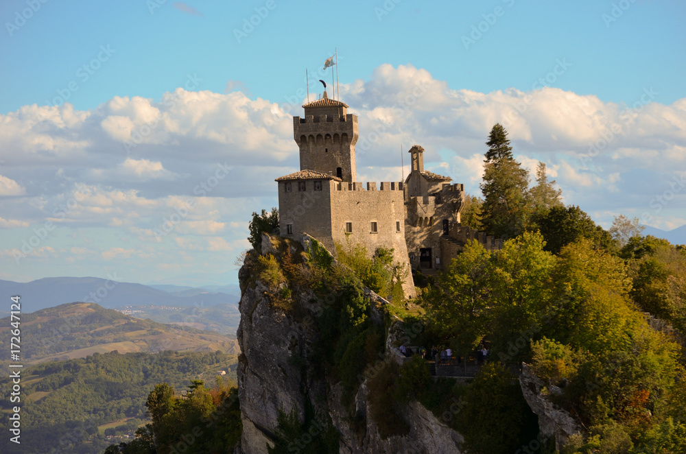 Castello a strappiombo a San Marino