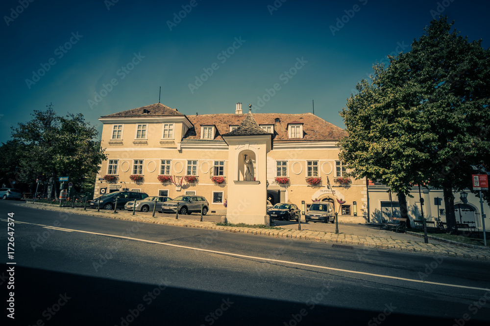 Naklejka premium Alter Wiener Weinort Grinzing in Wien