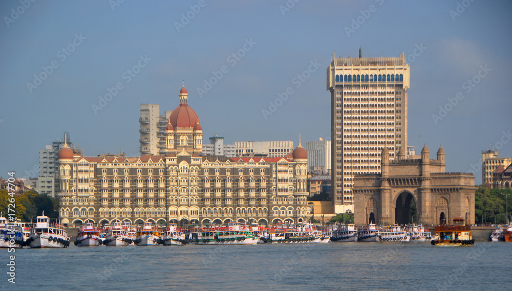 Fototapeta premium Widok hotelu Taj Mahal od strony morza