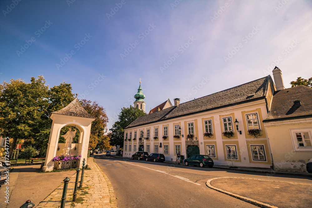Fototapeta premium Alter Wiener Weinort Grinzing in Wien