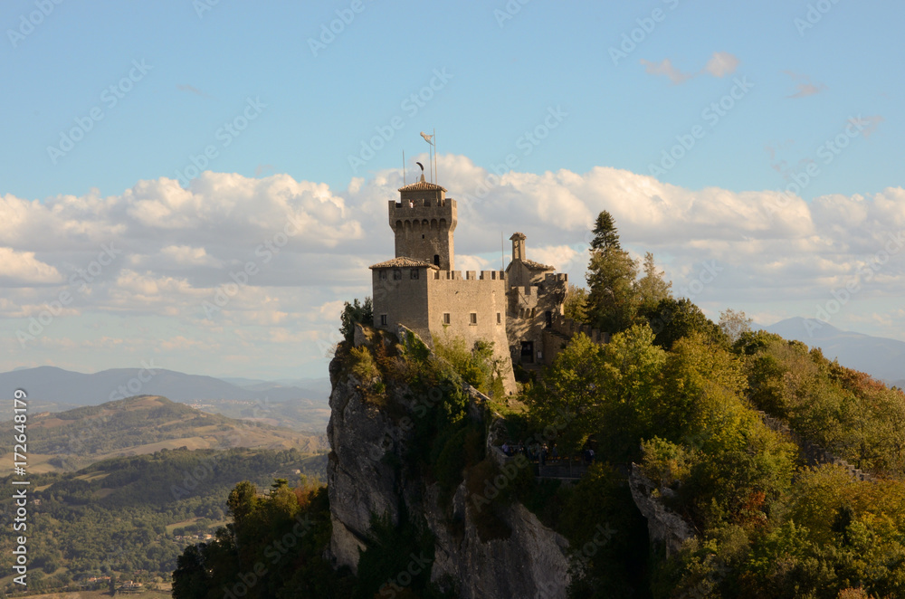 Castello a strappiombo a San Marino