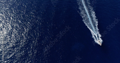 sillage de bateaux en mer, espagne © Fly_and_Dive