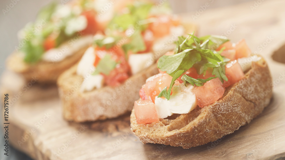 rye bruschetta with mozzarella, tomatoes and parsley