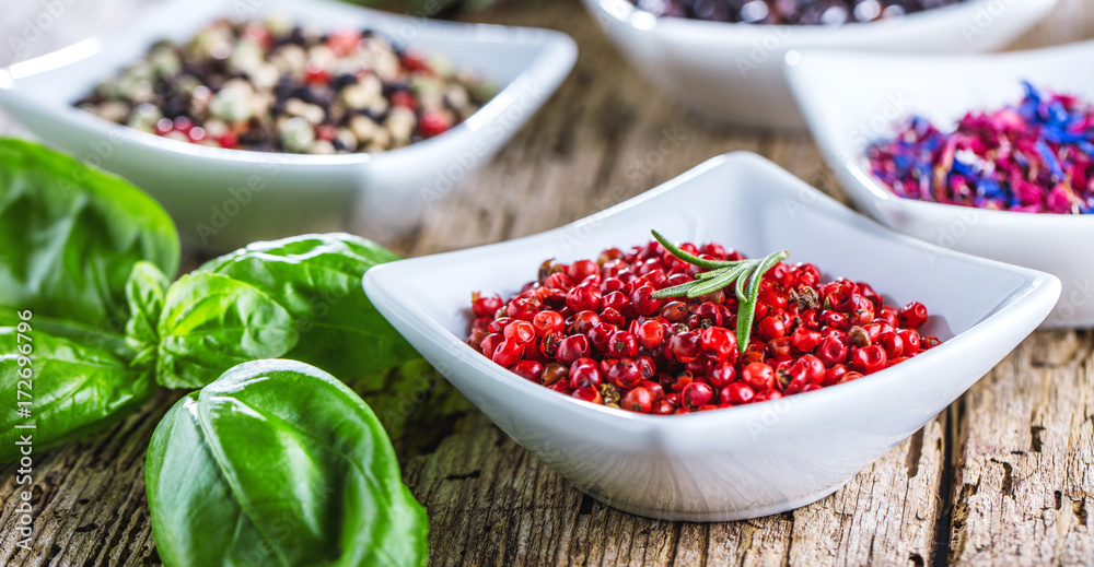 Frische Gewürze für feine Küche Frische Gewürze für feine Küche