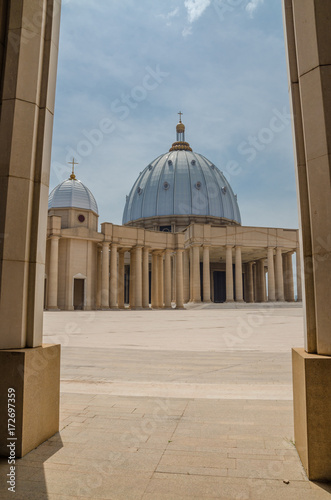 Obraz na plátne The famous landmark Basilica of our Lady of Peace, record breaking Christian pla