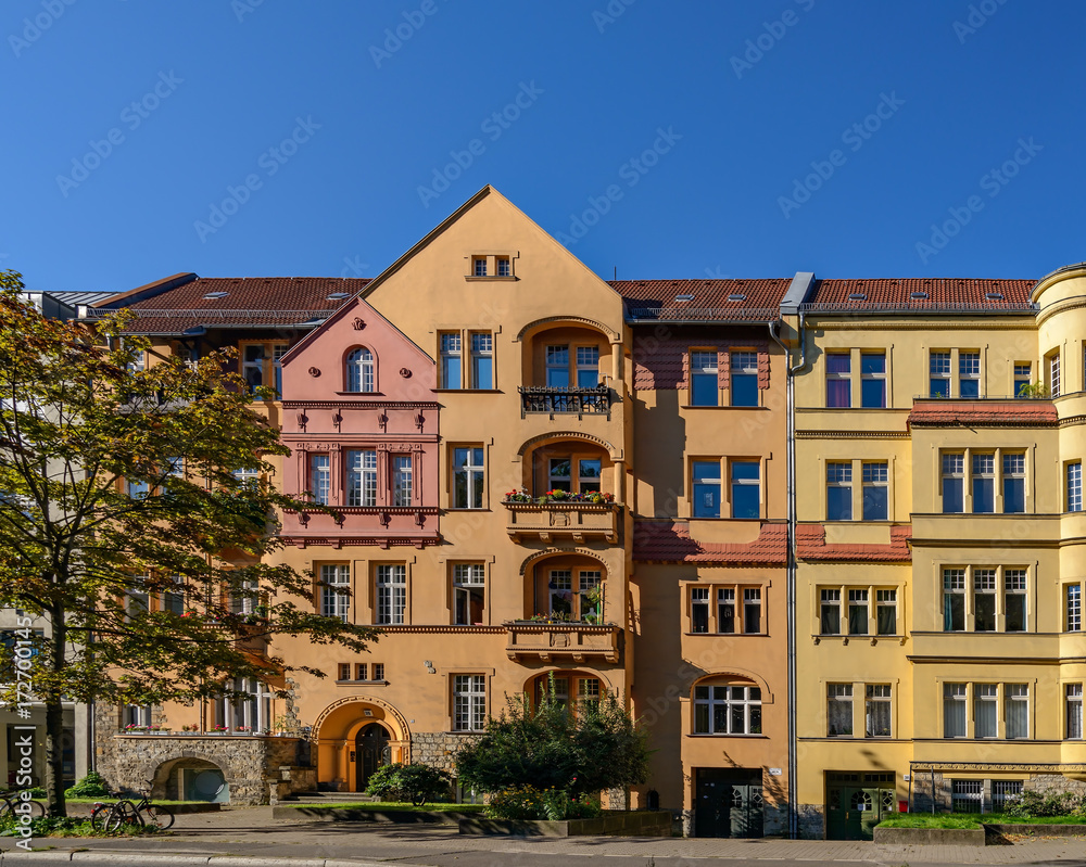 Denkmalgeschützte Hausfassaden in Berlin-Plänterwald