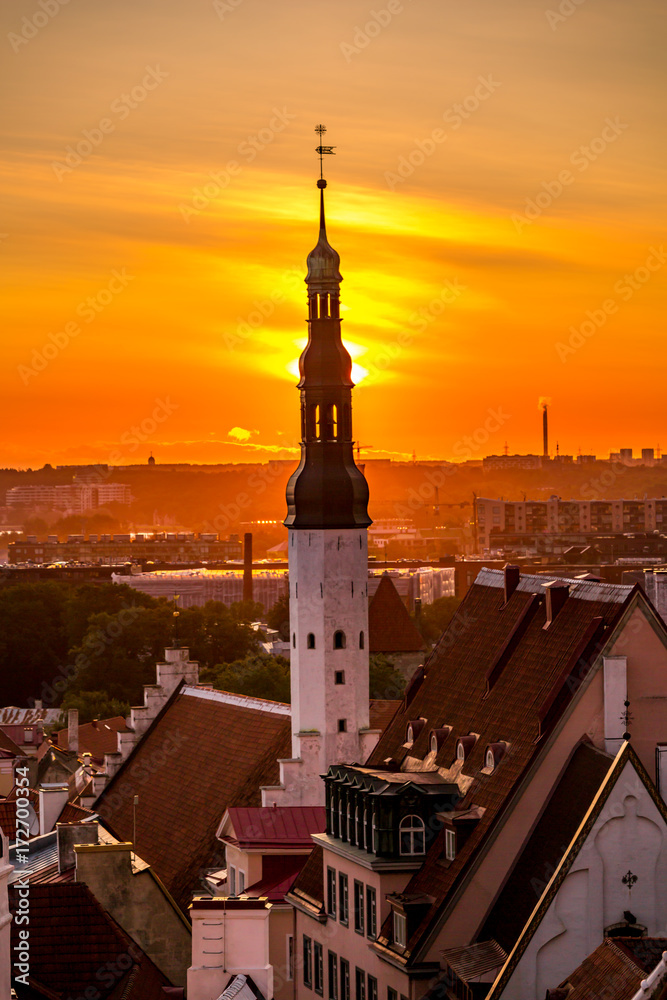 Naklejka premium Tallinn cityscape during sunrise