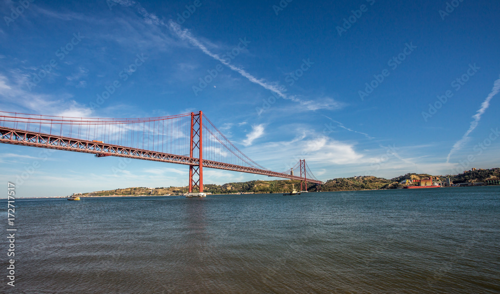 Fototapeta premium Most de abril w lizbonie portuga