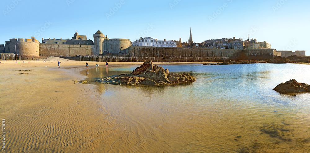 La plage à Saint-Malo