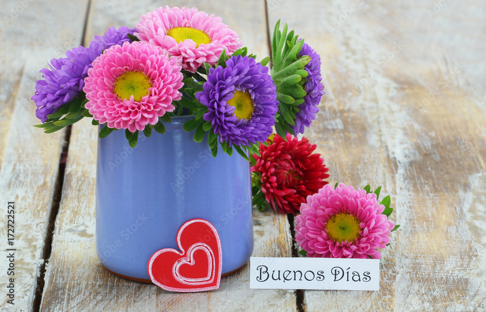 Φωτογραφία Buenos Dias (good morning in Spanish) with colorful daisy bouquet in blue vase o